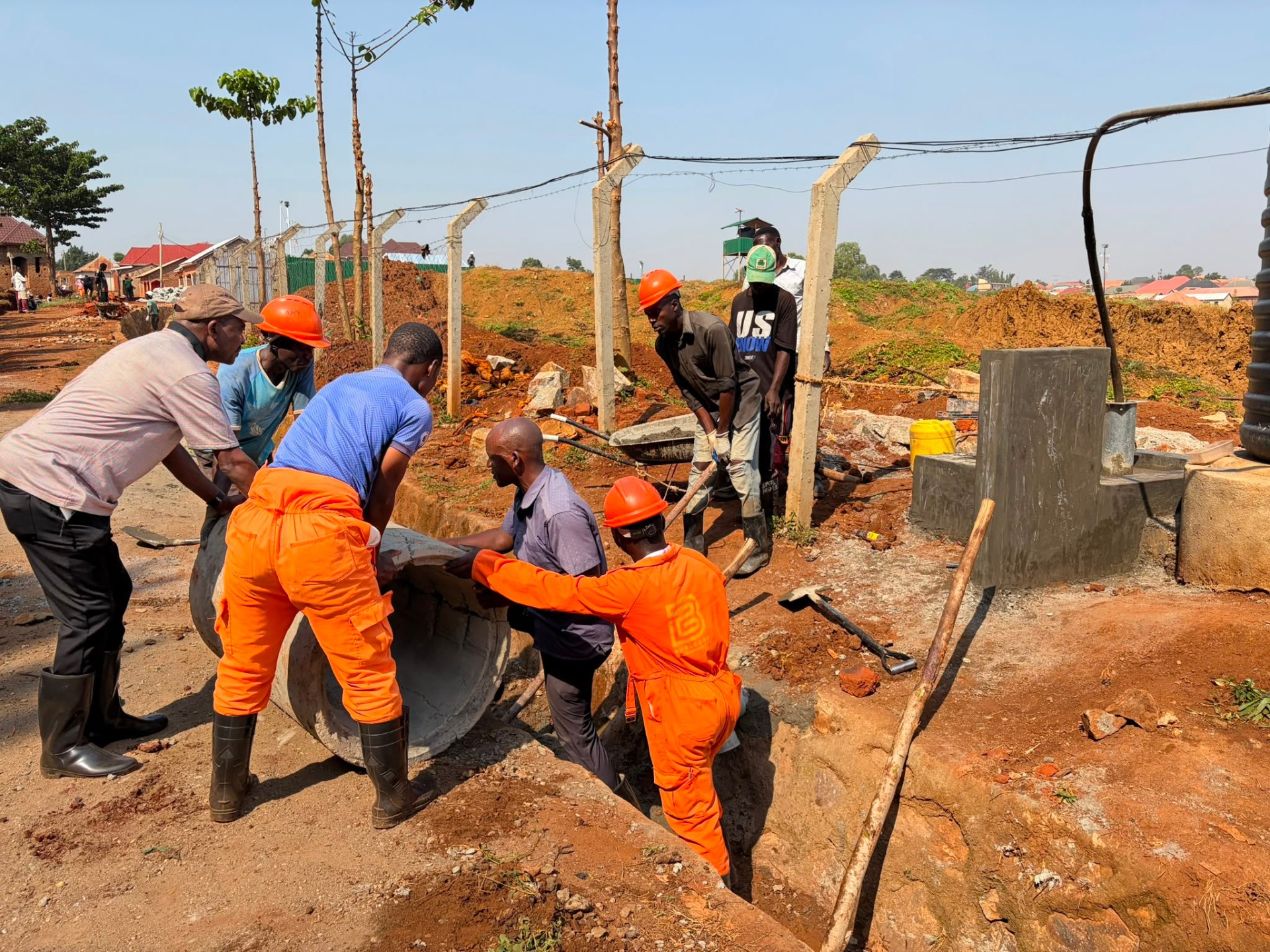 Burlcore water well construction in Mawero, Busia: Setting the well casing